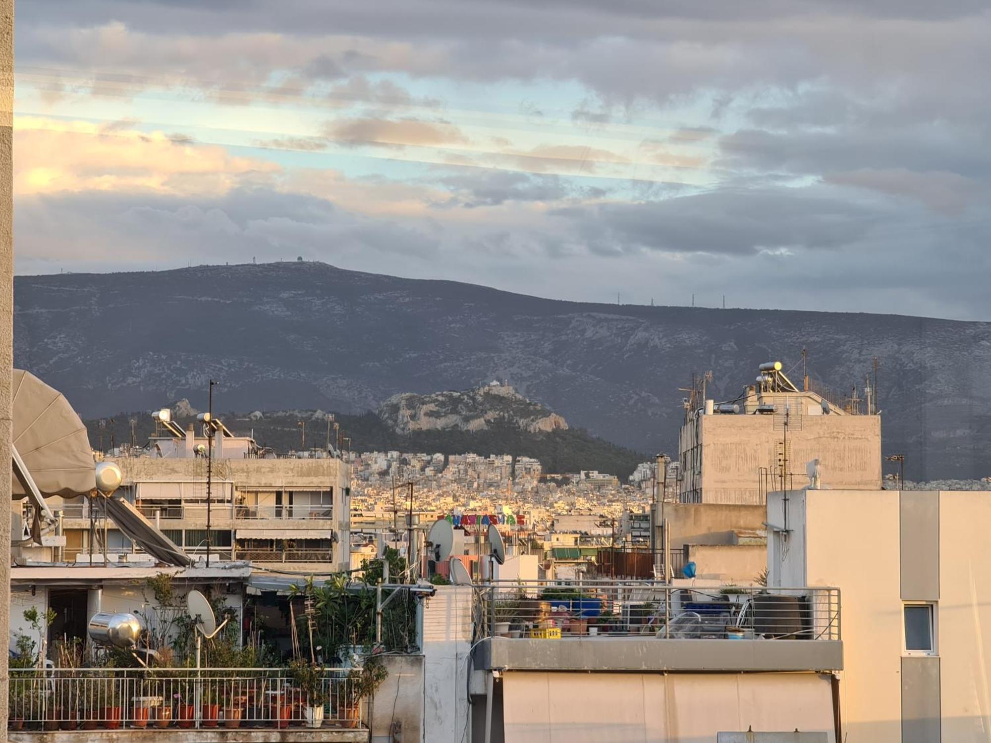 Sunny Home Private Jacuzzi Hydromassage Acropolis & Lycabettus Far View Parking 300M Metro Peristeri Athen Exterior foto